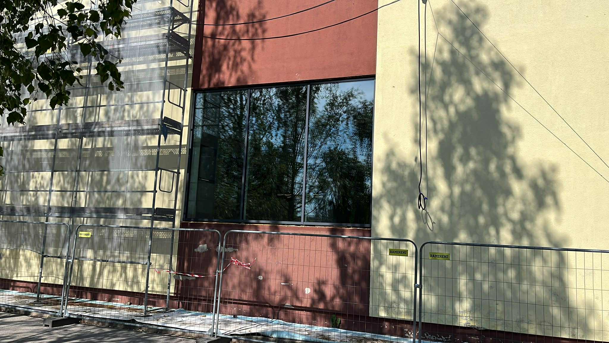 Sporta centra logu maiņa - DERONA RD