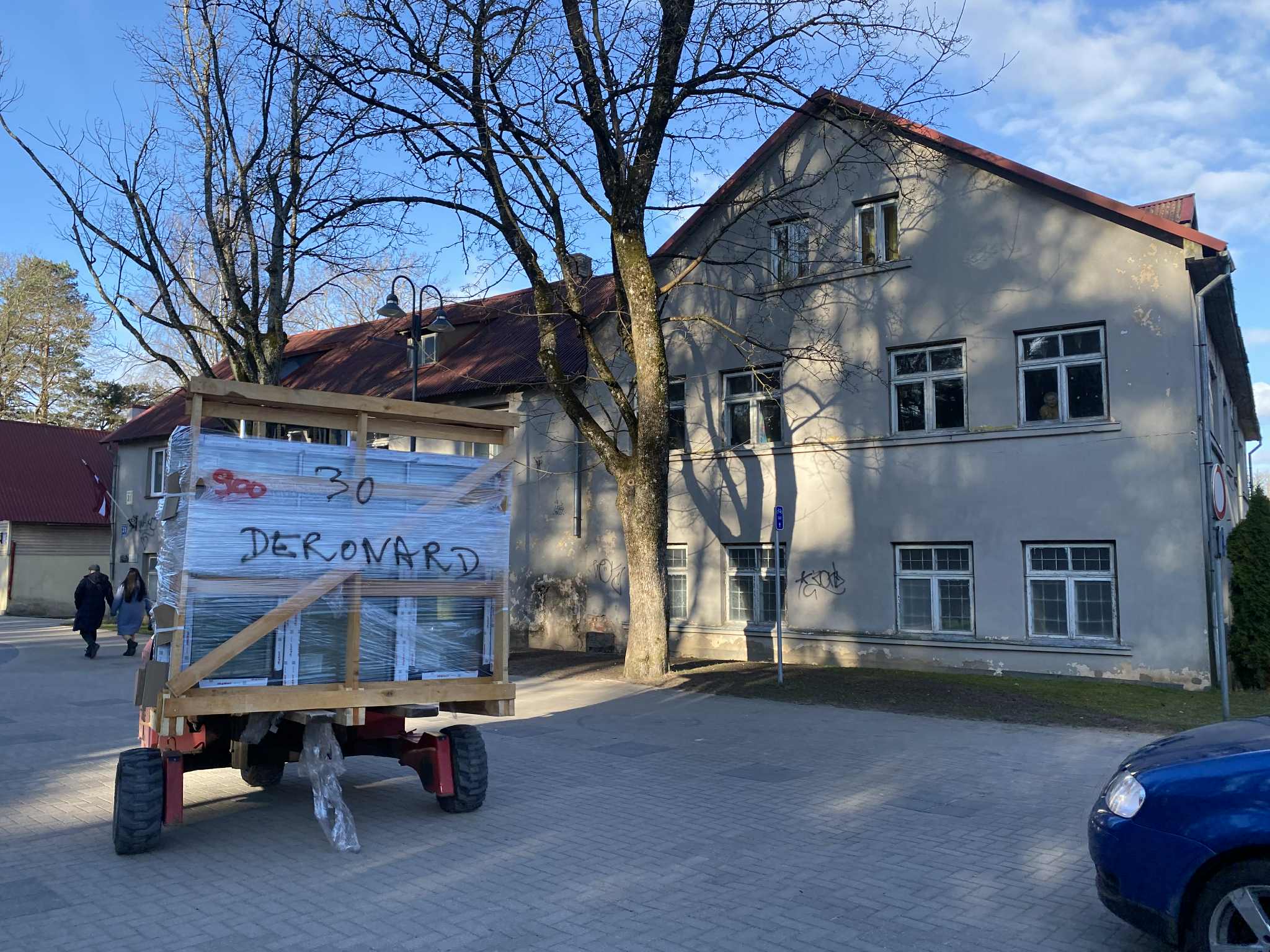 Sporta centra logu maiņa - DERONA RD